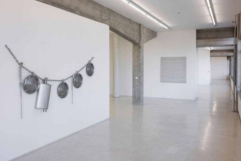 Collezione Maramotti, veduta di mostra con opere di: Cady Noland, Shusaku Arakawa, 2024 | Ph. Bruno Cattani