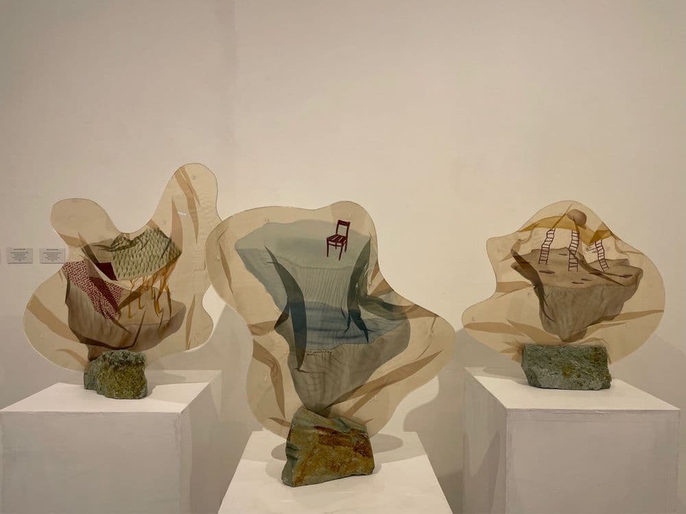 Dian Suci, "Searching Land in the Land Word", 2022 acrilico su tessuto trasparente, lastre acriliche, pietra © and ph. Dian Suci
