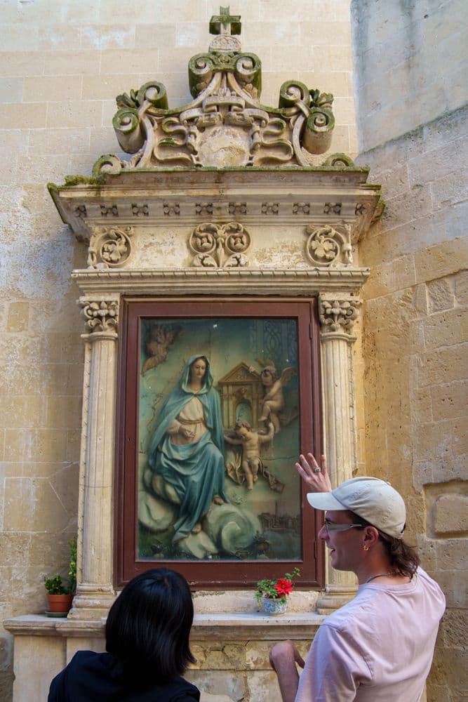 Dian Suci during her Italian residency in Lecce together with Gioele Melandri, tutor and curator, 2026 | Ph. TIWI