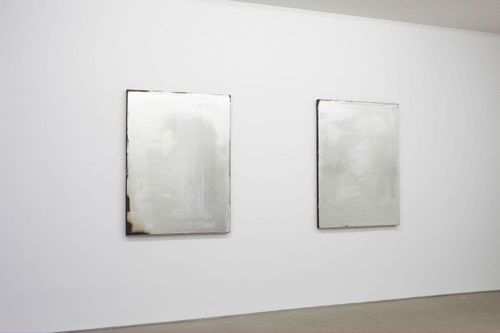 Jacob Kassay, "Untitled", 2010, veduta di mostra © Jacob Kassay | ph. Ron Amstutz