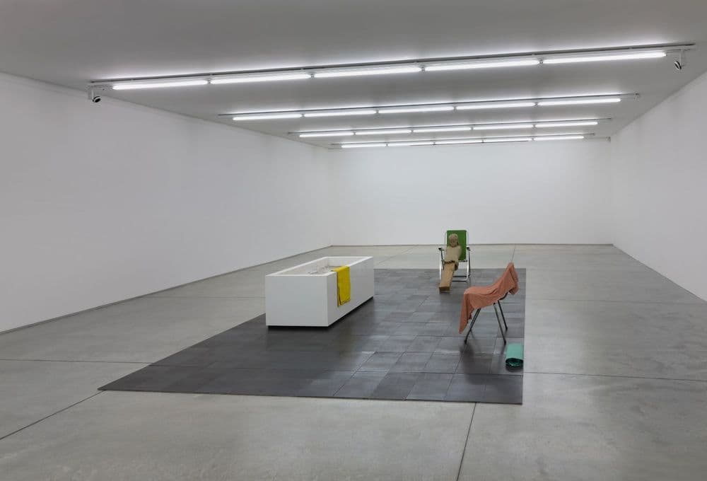 Mark Manders, "Isolated Bathroom / Composition with Four Colors", 2010-2014, exhibition view © Mark Manders | ph. Dario Lasagni